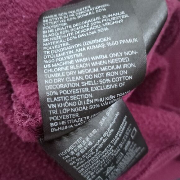 H&M MAROON & BLACK LACE BACK  "NOT AVERAGE" PULLOVER SZ.M EUC - Picture 7 of 7